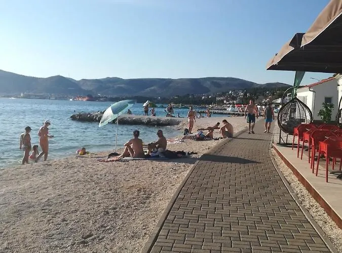 Caroline شقة تروغير