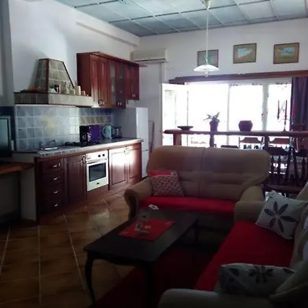 Caroline تروغير