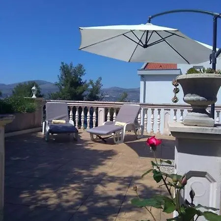 Caroline شقة تروغير