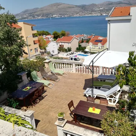 Caroline تروغير